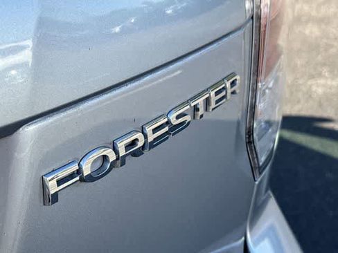 Used 2018 Subaru Forester 2.5i AWD/4WD image 12