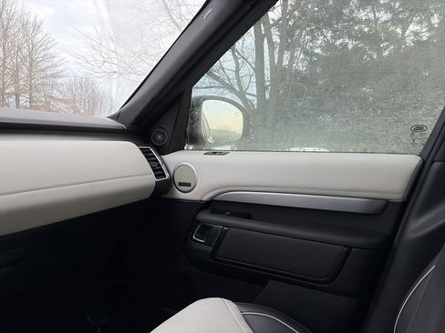 Used 2023 Land Rover Discovery HSE R-Dynamic image 30