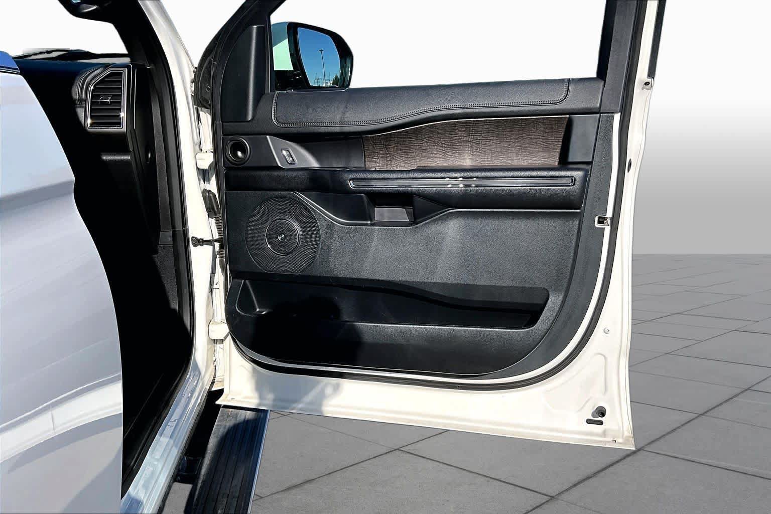 Used 2021 Ford Expedition Limited RWD image 23
