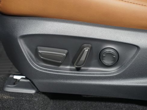 New 2025 Toyota Crown Signia image 34