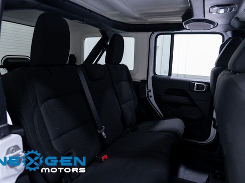 Used 2020 Jeep Wrangler Unlimited Sahara image 40