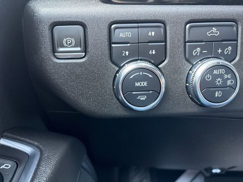 Used 2022 GMC Sierra 1500 Elevation image 24