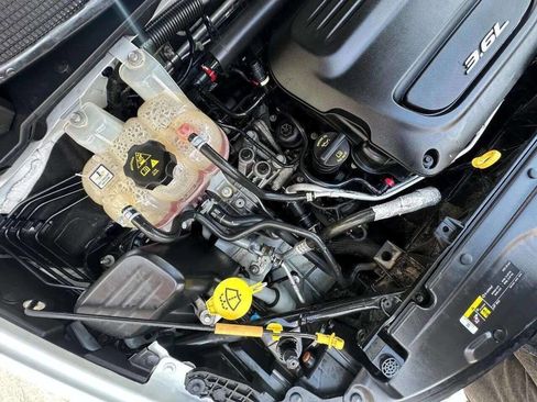 Used 2018 Chrysler Pacifica Touring Plus w/ Tire & Wheel Group image 17