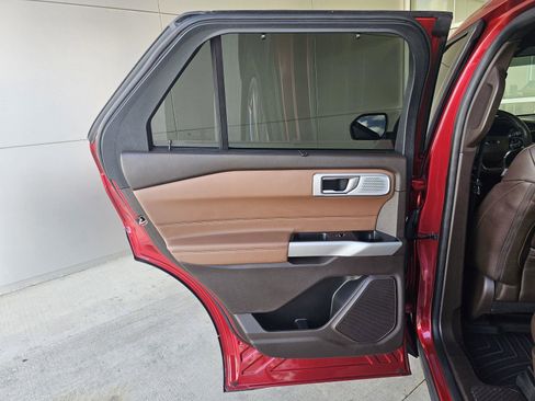 Used 2022 Ford Explorer King Ranch w/ Premium Technology Package image 16