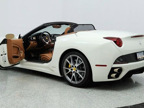 Used 2014 Ferrari California image 10