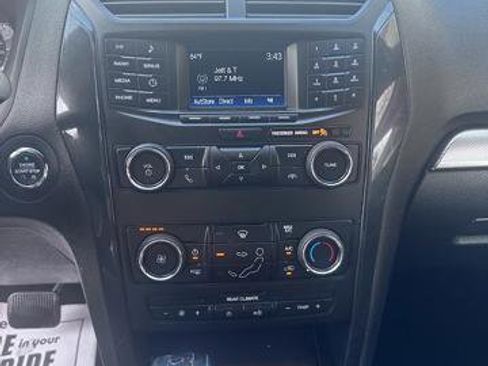 Used 2018 Ford Explorer XLT image 13