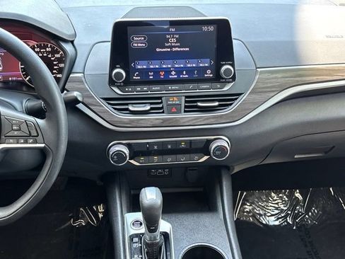 Used 2025 Nissan Altima 2.5 SV FWD image 14