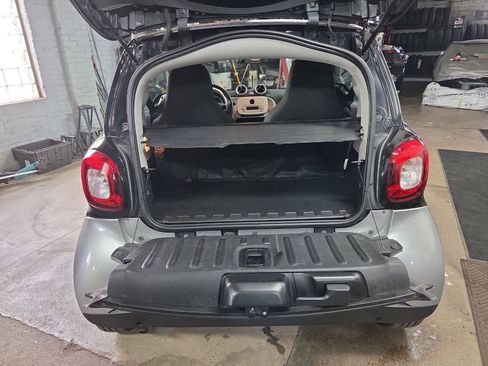 Used 2016 smart fortwo passion RWD image 12
