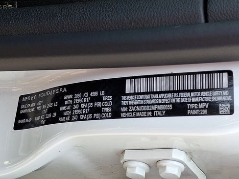 Used 2021 Jeep Renegade Latitude w/ Sun & Sound Group AWD/4WD image 28