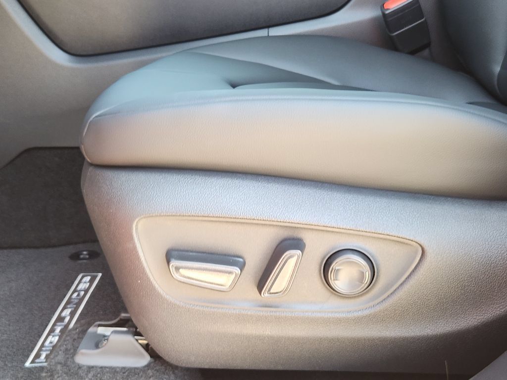 New 2026 Toyota Highlander AWD image 14