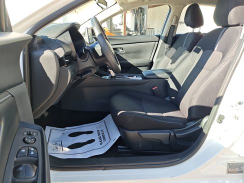 Used 2024 Nissan Sentra SV FWD image 12