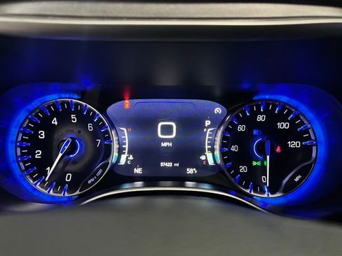 Used 2024 Chrysler Pacifica Touring-L image 20