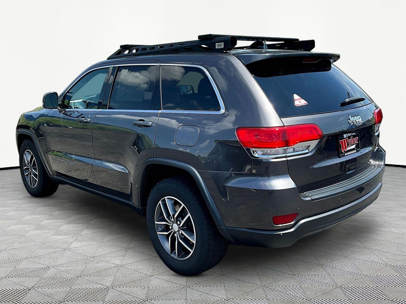Used 2019 Jeep Grand Cherokee Laredo w/ Laredo X Package RWD image 11
