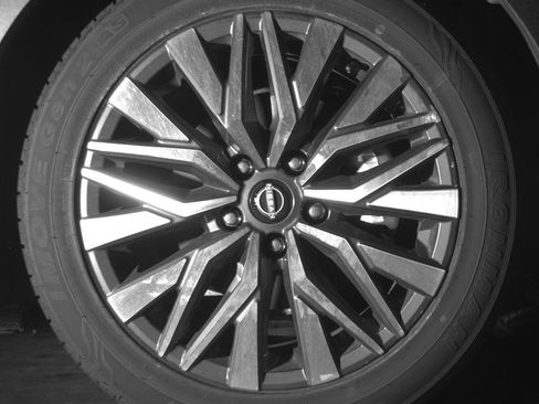 Used 2025 Nissan Altima 2.5 SV FWD image 13