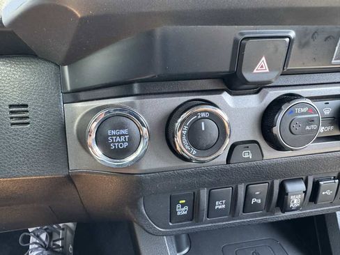 Used 2021 Toyota Tacoma TRD Sport w/ Technology Package image 33