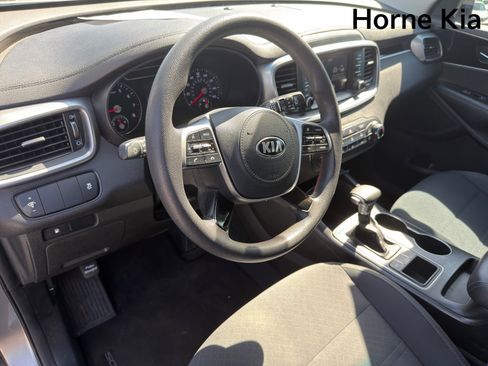 Used 2019 Kia Sorento L FWD image 11