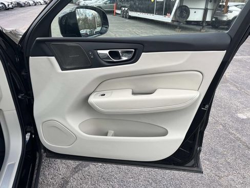 Used 2025 Volvo XC60 T8 Plus w/ Protection Package Premier image 22