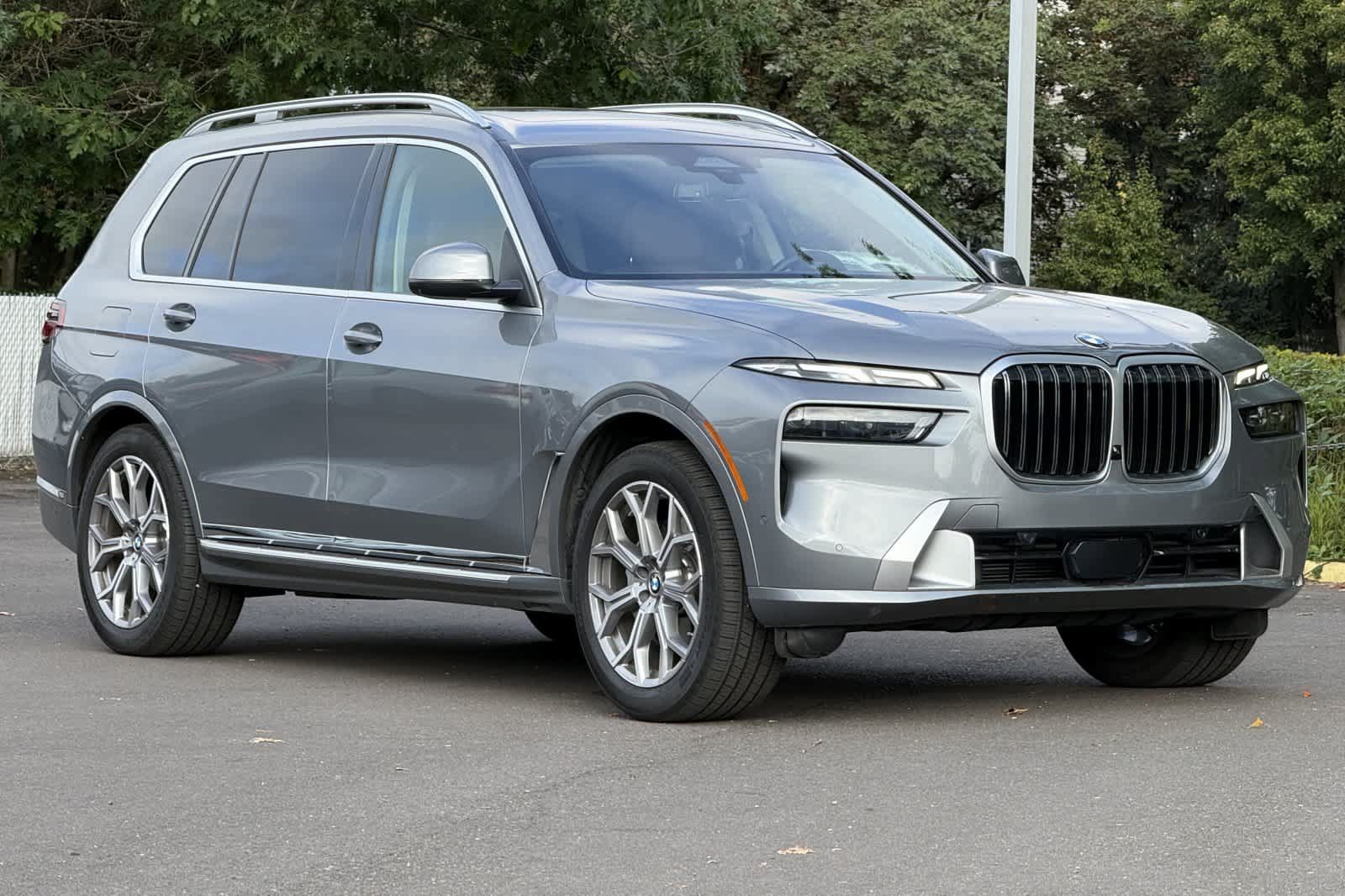 Used 2026 BMW X7 xDrive40i AWD/4WD image 9