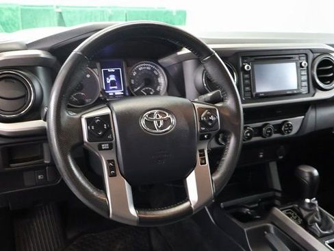Certified 2018 Toyota Tacoma SR5 image 12