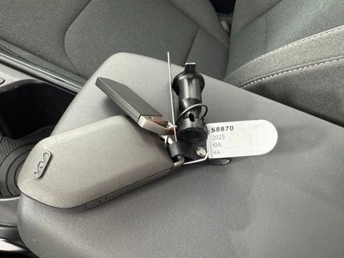 Used 2025 Kia K4 FWD image 3