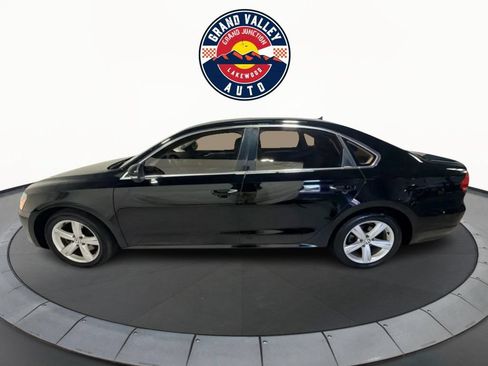 Used 2015 Volkswagen Passat 1.8T SE FWD image 8