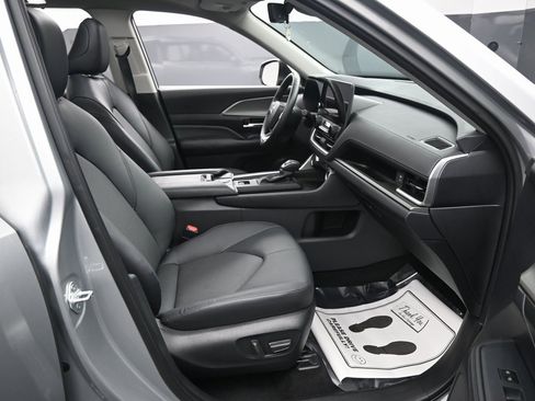 Used 2024 Toyota Grand Highlander XLE image 42