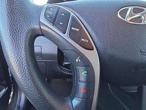 Used 2017 Hyundai Elantra GT image 31