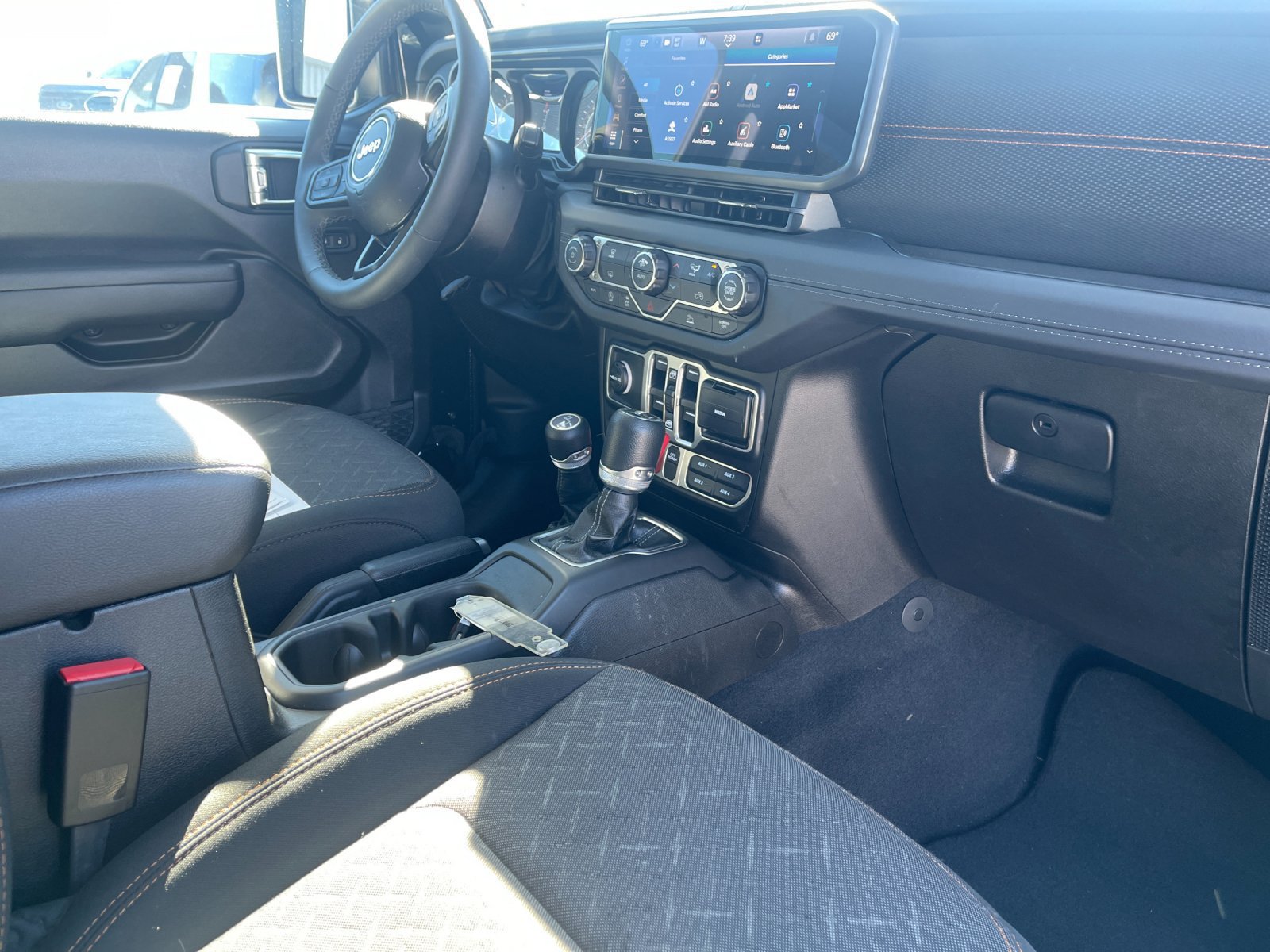 Used 2026 Jeep Gladiator Mojave AWD/4WD image 17