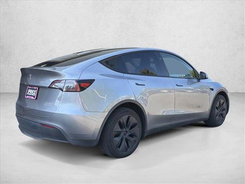 Used 2024 Tesla Model Y Long Range AWD/4WD image 5