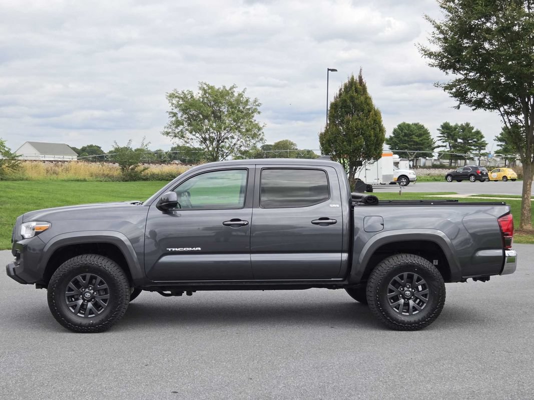 Used 2023 Toyota Tacoma SR5 AWD/4WD image 5