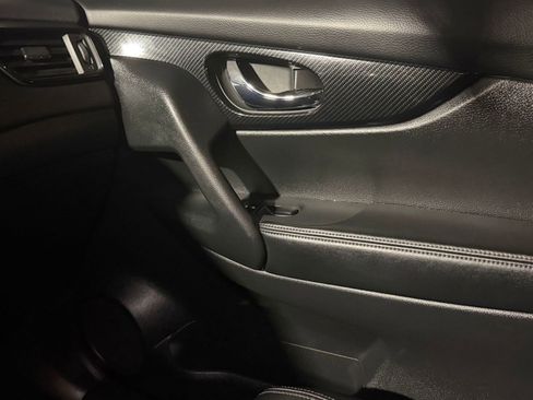 Used 2020 Nissan Rogue SL w/ Premium Package image 26