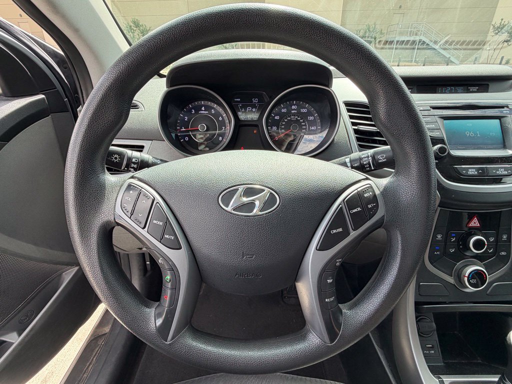 Used 2015 Hyundai Elantra SE w/ Option Group 02 FWD image 19