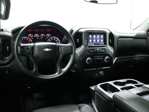 Used 2024 Chevrolet Silverado 2500 Custom RWD image 2