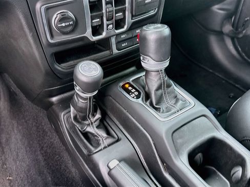 Used 2023 Jeep Wrangler Unlimited Sahara AWD/4WD image 18