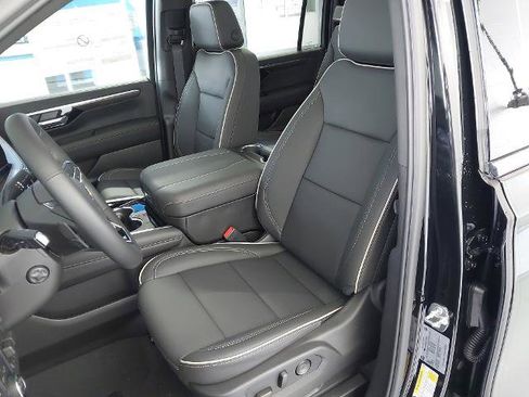 New 2026 Chevrolet Suburban Premier w/ Sun And Tow Package AWD/4WD image 23
