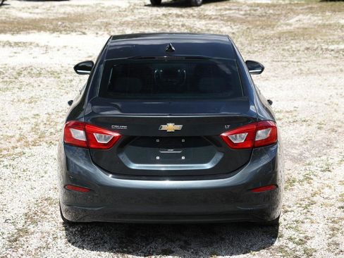 Used 2018 Chevrolet Cruze LT w/ Convenience Package FWD image 9