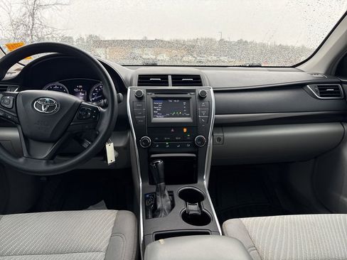 Used 2016 Toyota Camry LE image 10