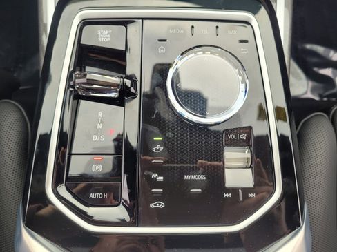 New 2025 BMW 750e xDrive image 24