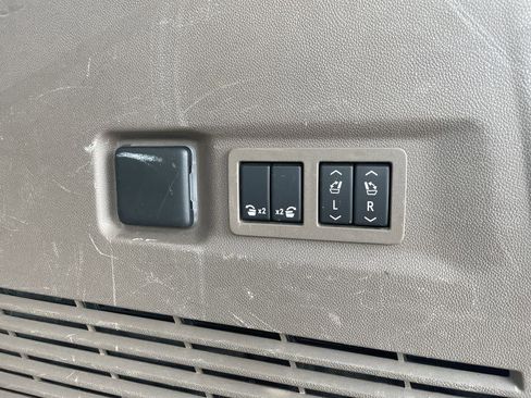 Used 2021 GMC Yukon XL Denali w/ Denali Ultimate Package image 18