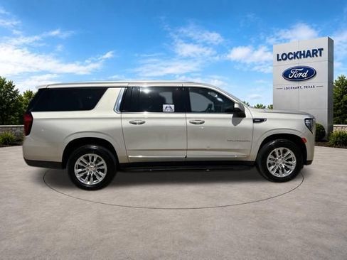 Used 2022 GMC Yukon XL SLT w/ SLT Premium Package AWD/4WD image 8