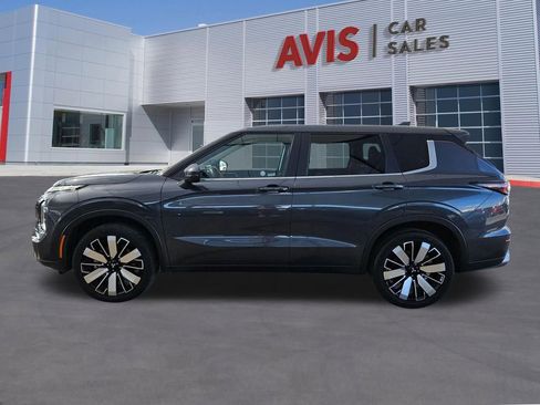 Used 2025 Mitsubishi Outlander SE AWD/4WD image 2