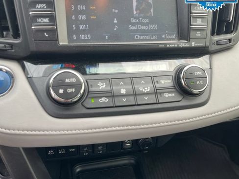 Used 2018 Toyota RAV4 Limited AWD/4WD image 23
