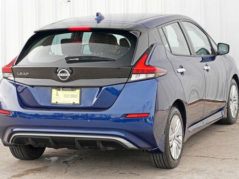 Used 2025 Nissan Leaf S image 44
