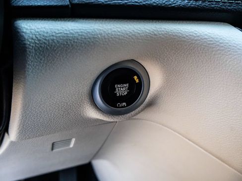 Used 2020 Chrysler Pacifica Limited FWD image 34