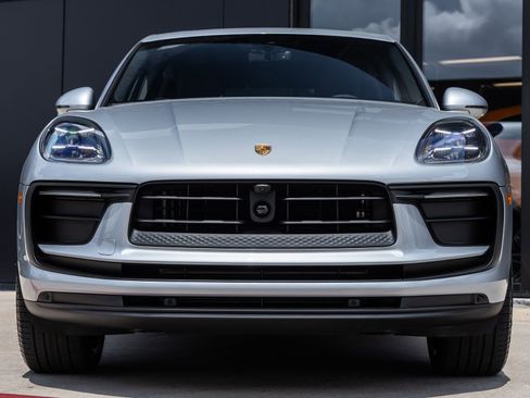 Certified 2026 Porsche Macan AWD/4WD image 8