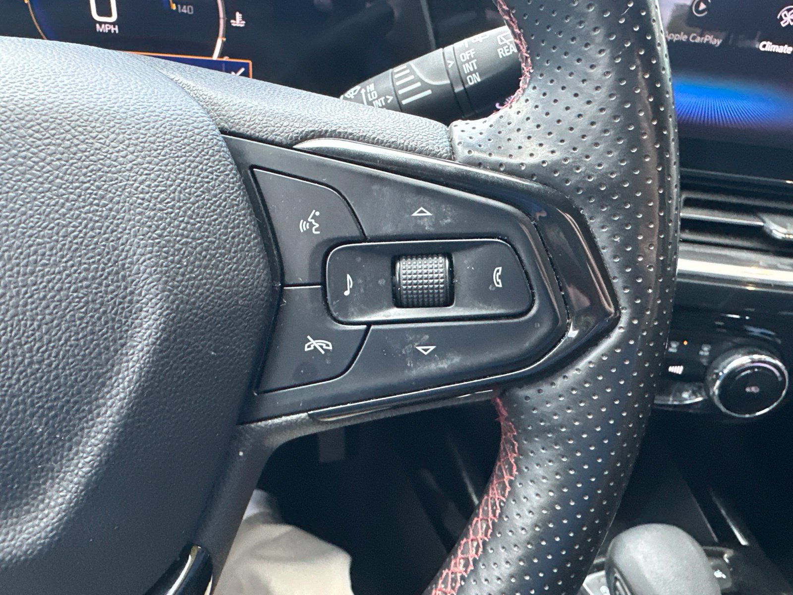 Used 2024 Chevrolet Trax RS FWD image 27