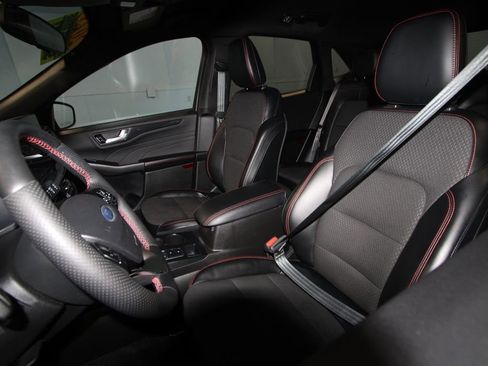 Used 2023 Ford Escape ST-Line w/ Tech Pack #1 AWD/4WD image 4