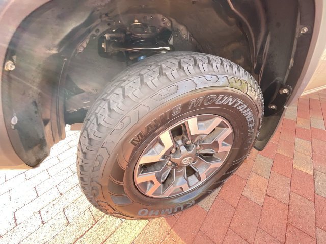 Used 2018 Toyota Tacoma TRD Off-Road AWD/4WD image 27