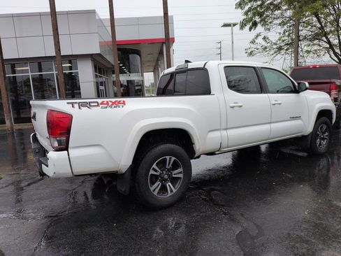 Used 2016 Toyota Tacoma TRD Sport w/ Premium & Technology Package AWD/4WD image 5