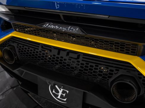 Used 2022 Lamborghini Huracan STO RWD image 28